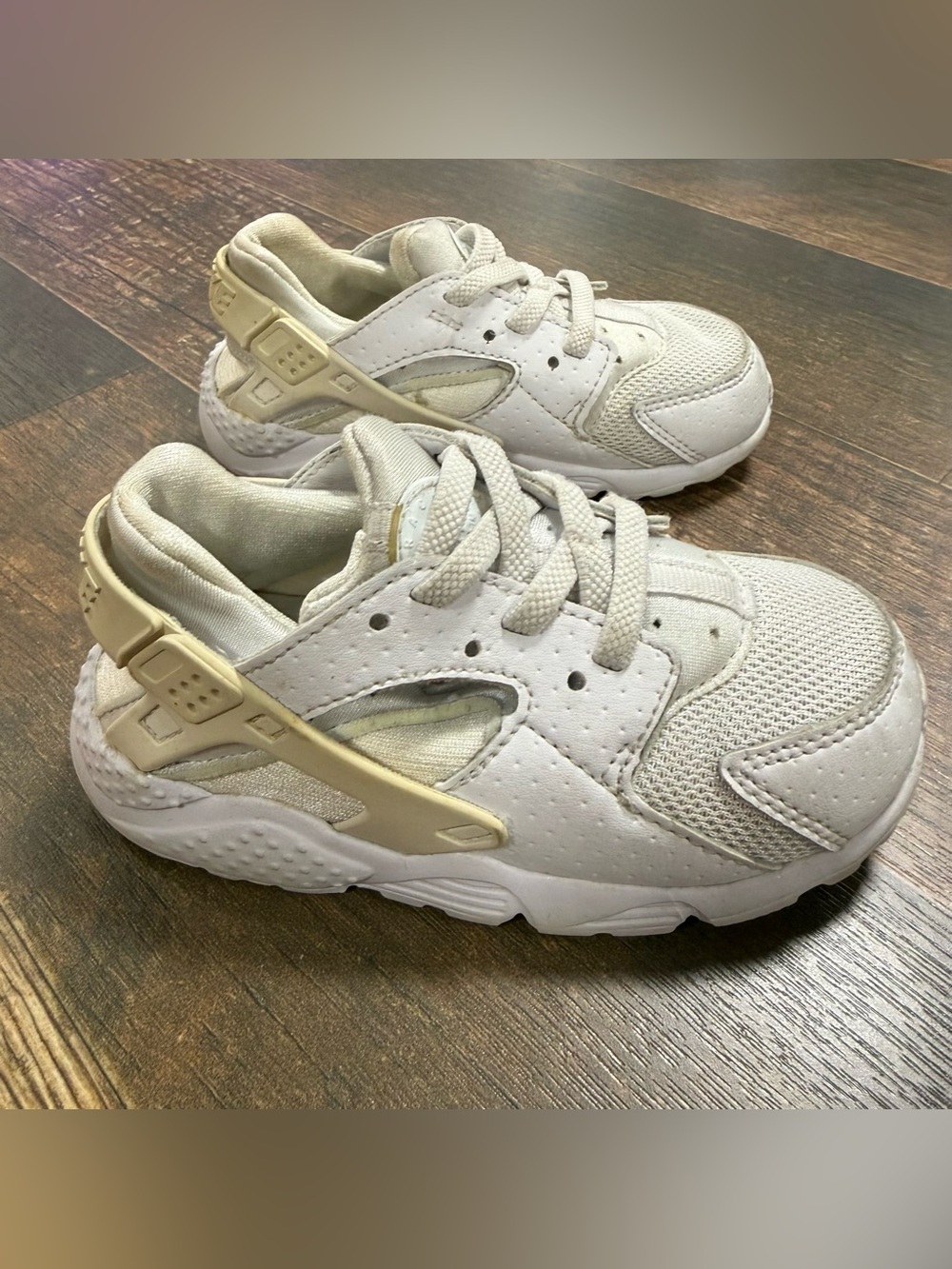 Nike Air Haurache Run Boys Size 9C Triple White Athletic Running Shoes Sneakers